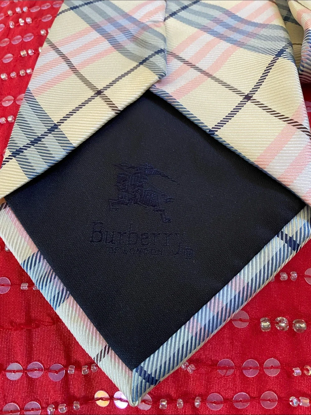 Burberry 💯 Silk Made in Italy 🇮🇹 Signature Subtle Shimmer Luxury Tie NWOT